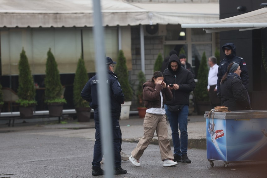 Sestra ubijenog Tadije na mestu ubistva na Novom Beogradu