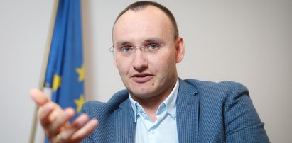 Dziś przymyka oczy na klapsy w pupę, kiedyś chodził z pałą