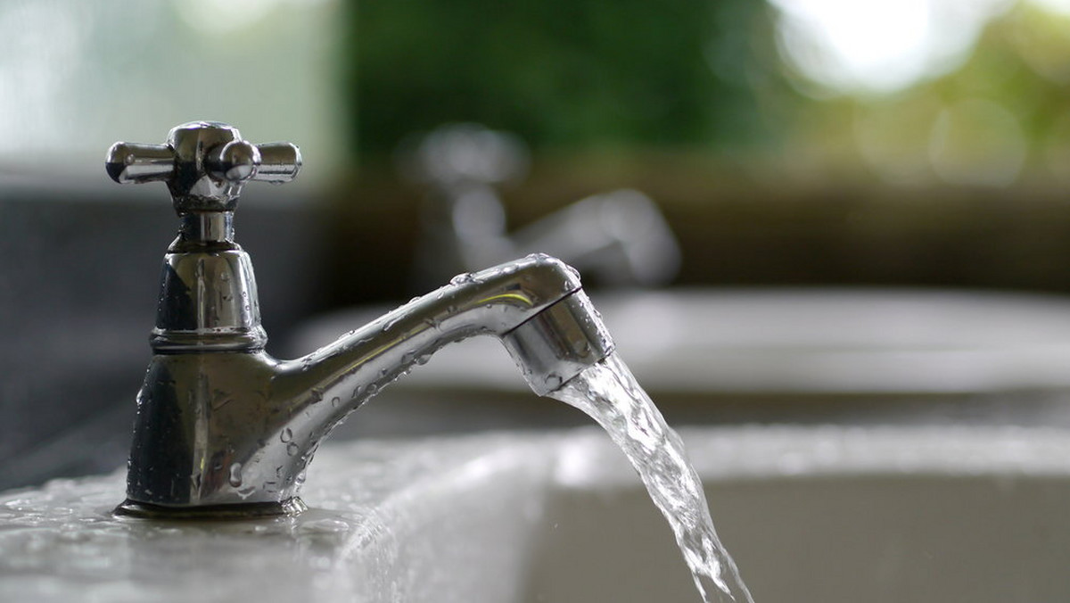 Po badaniach sanepid dopuścił do spożycia wodę w dwóch dzielnicach Będzina, wskazując jedynie, że ze względu na chlorowanie możliwa jest zmiana jej zapachu i smaku. Woda tam była niezdatna do picia od soboty.