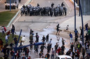 Marokańczycy walczą z policją przy granicach hiszpańskiej Ceuty