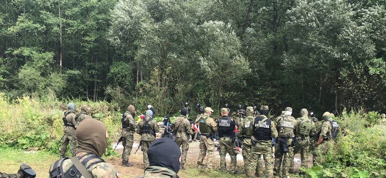 Wojsko grodzi granicę z Białorusią. Błaszczak chwali się zdjęciami zasieków z drutu kolczastego