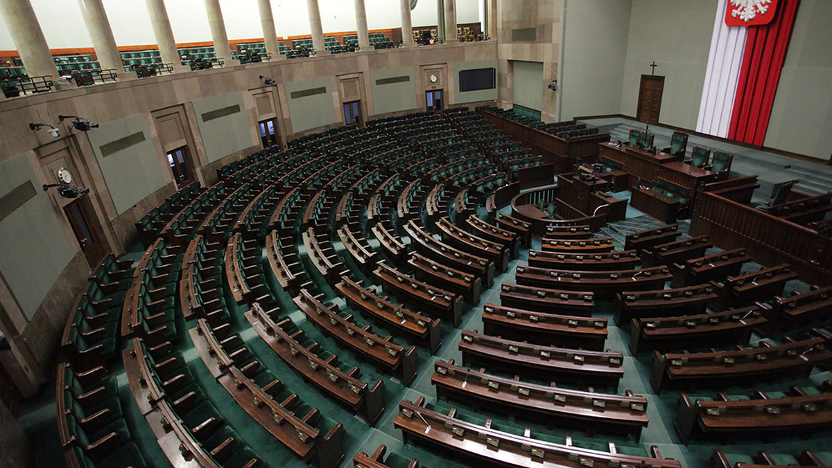 O rzetelne i jawne dla opinii publicznej przeprowadzenie przez Sejm wyboru pięciu sędziów Trybunału Konstytucyjnego i wybór kandydatów wyróżniających się wiedzą prawniczą oraz gwarantujących bezstronność apeluje Porozumienie samorządów zawodowych i stowarzyszeń prawniczych.