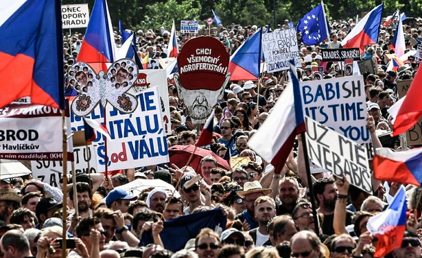 Masowe protesty w Pradze. Niemiecka prasa: Premier Czech powinien zrezygnować z funkcji publicznych