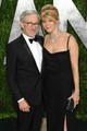 Steven Spielberg és Kate Capshaw: a házaspárt hatalmas család veszi körül; korábbi házasságaikból és saját románcukból összesen hét gyermek él velük!