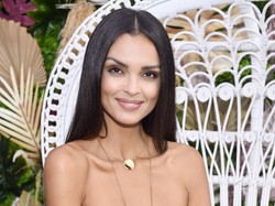 Klaudia El Dursi w sukience, w której dla dobra biustu lepiej byłoby nie siadać...