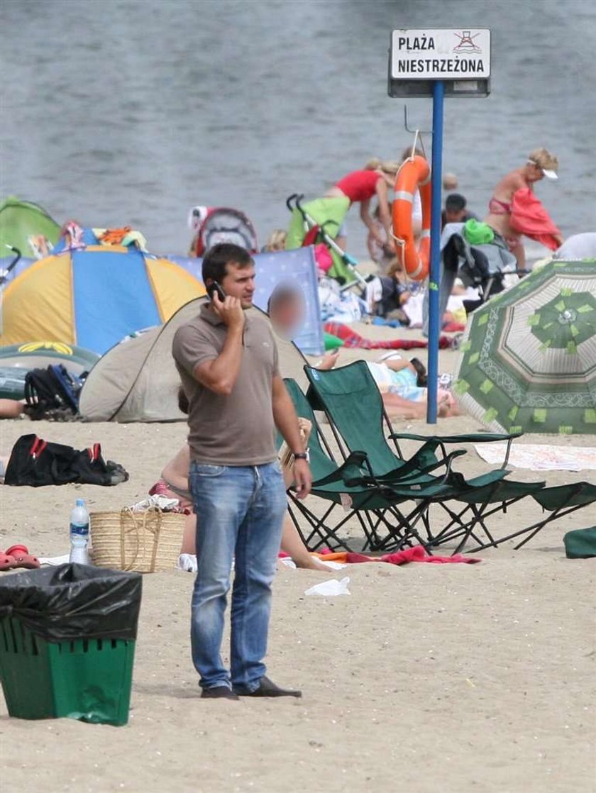 Dubieniecki z Kaczyńską na plaży. Walczy o nią?