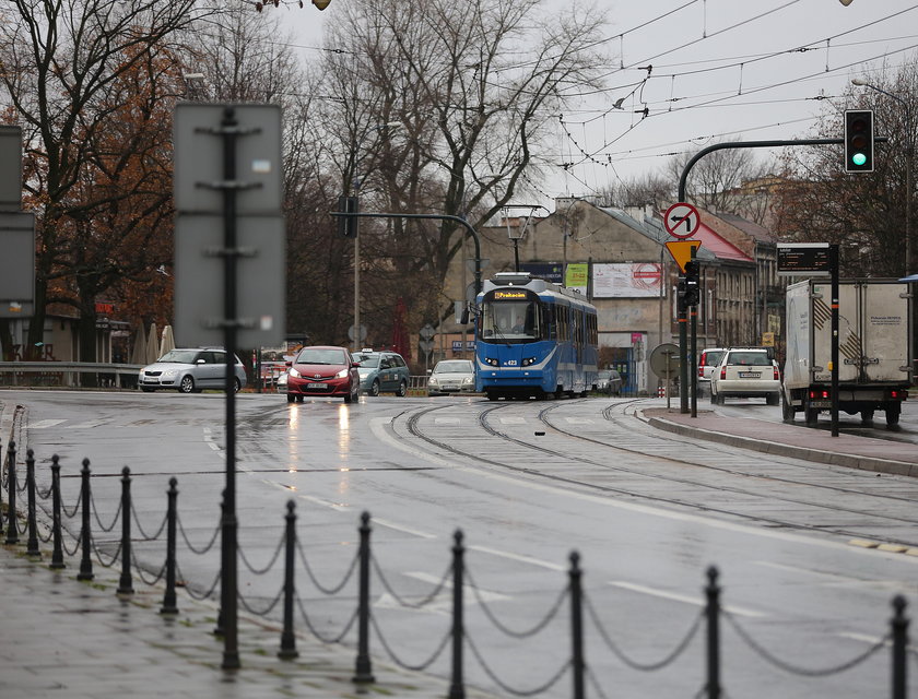 Tramwaje nie jeżdżą ul. Zwierzyniecką i Piłsudskiego