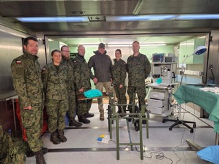 Jak ratować życie pod ostrzałem? Medycy szkolą się na poligonie w Drawsku Pomorskim