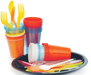 Ekologia na barkach maluczkich. Dlaczego w Polsce koszty walki ze śmieciami zostały przerzucone na obywatela, a nie na biznes