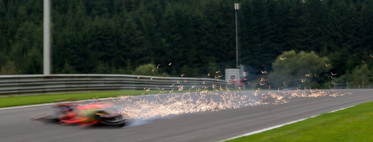 Stefan Bradl wyłożył się na torze tak, że aż iskry poszły. Niemiec zaliczył upadek przed GP Austrii