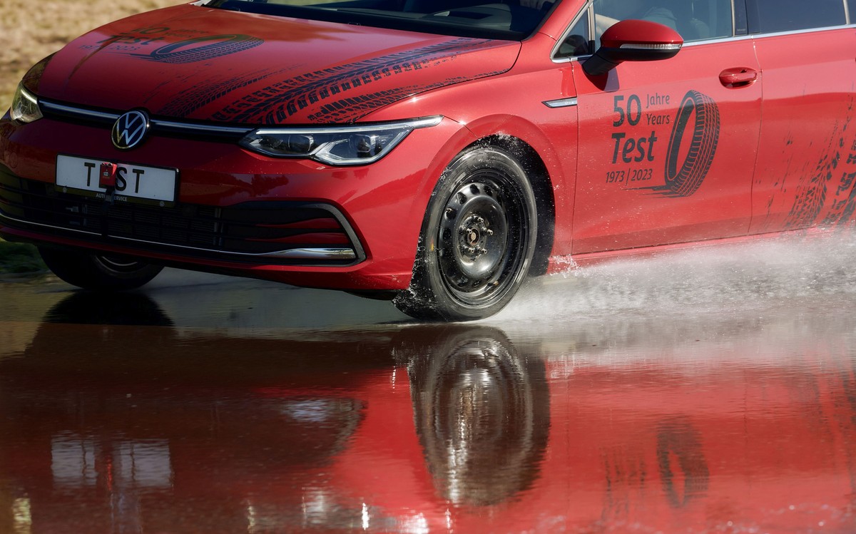 Które opony są godne uwagi, a które omijać? Oto test opon letnich 2023 w rozmiarze 205/55 R16