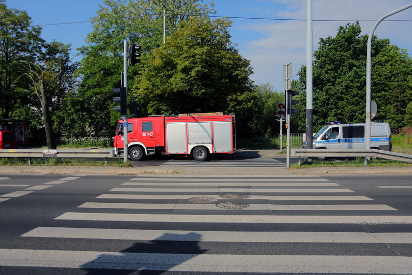 Radiowóz i wóz strażacki