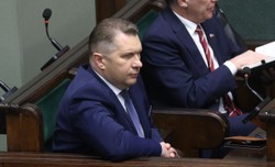 Przemysław Czarnek pozostaje na stanowisku. Sejm zagłosował