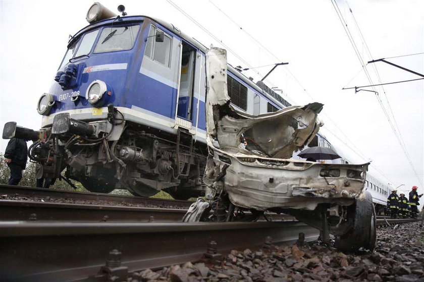 Samochód wjechał pod  Intercity. Dwie ofiary