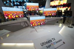 Walka na supernowoczesne telewizory o sztucznej inteligencji - Konkurencja zbroi się przeciw Apple’owi