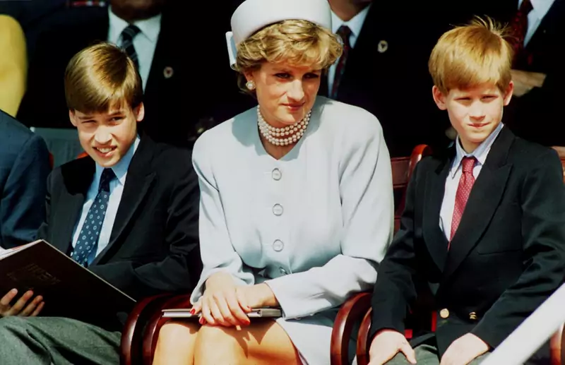 Księżna Diana z synami / Anwar Hussein / GettyImages 