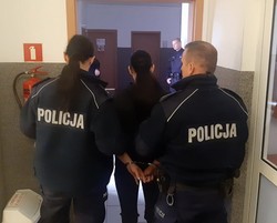 Znęcali się ze szczególnym okrucieństwem nad 13-miesięcznym dzieckiem. Policjanci z bydgoskiego Fordonu dopadli sprawców