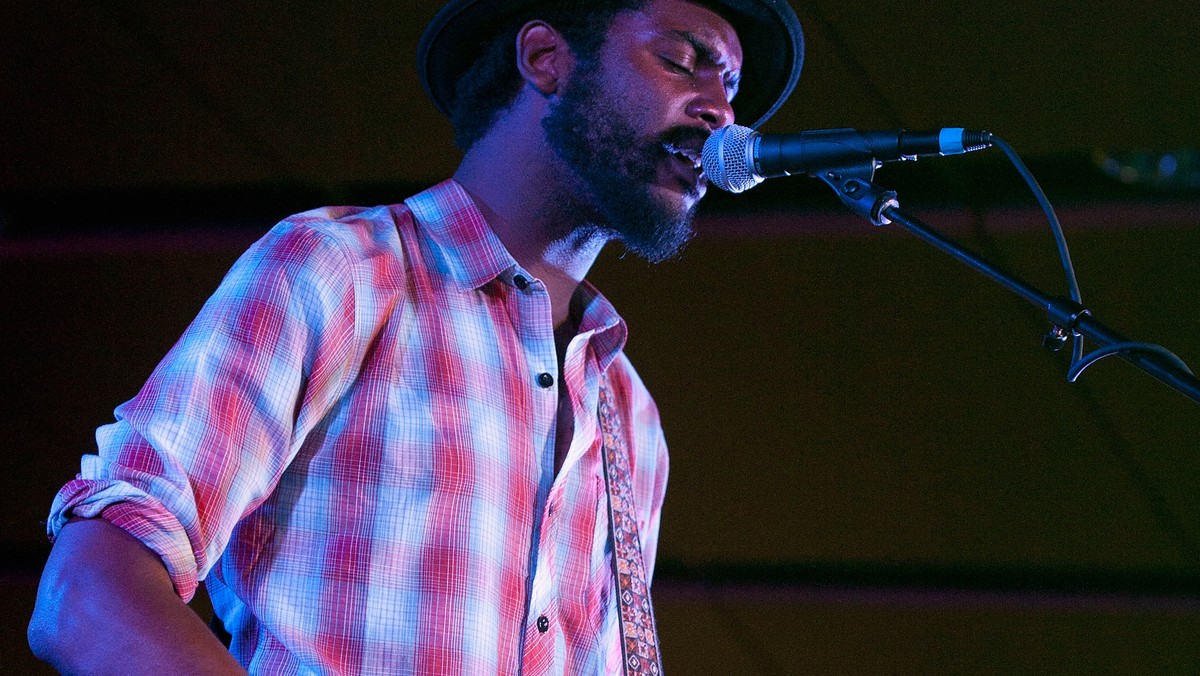 Gary Clark Jr. zdradził szczegóły debiutanckiego longplaya. Krążek otrzymał tytuł "Blak and Blu" i ukaże się 22 października.