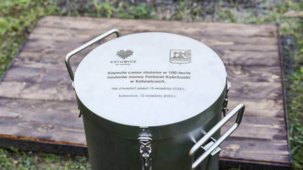 W Kapsule jest dużo wiadomości dla przyszłego pokolenia