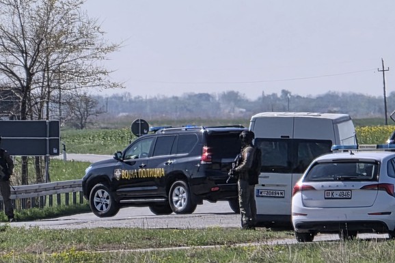 MASKIRANI VOJNICI NA ULICAMA, ČEŠLJAJU SE SELA KOD KANJIŽE! "Blic" na mestu gde je pronađen eksploziv (FOTO, VIDEO)
