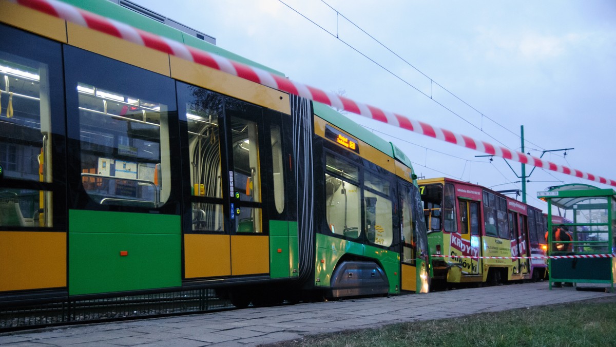 Zarzut spowodowania katastrofy w ruchu lądowym usłyszał pracownik MPK Poznań, który w czwartek pustym tramwajem wjechał w pojazd z pasażerami. W wyniku wypadku ucierpiało 20 osób. Mężczyzna przyznał się do picia alkoholu przed pracą.