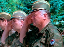 Mladić nie wywinie się od sądu za masakrę w Srebrenicy