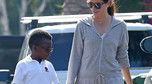 Sandra Bullock na spacerze z synem