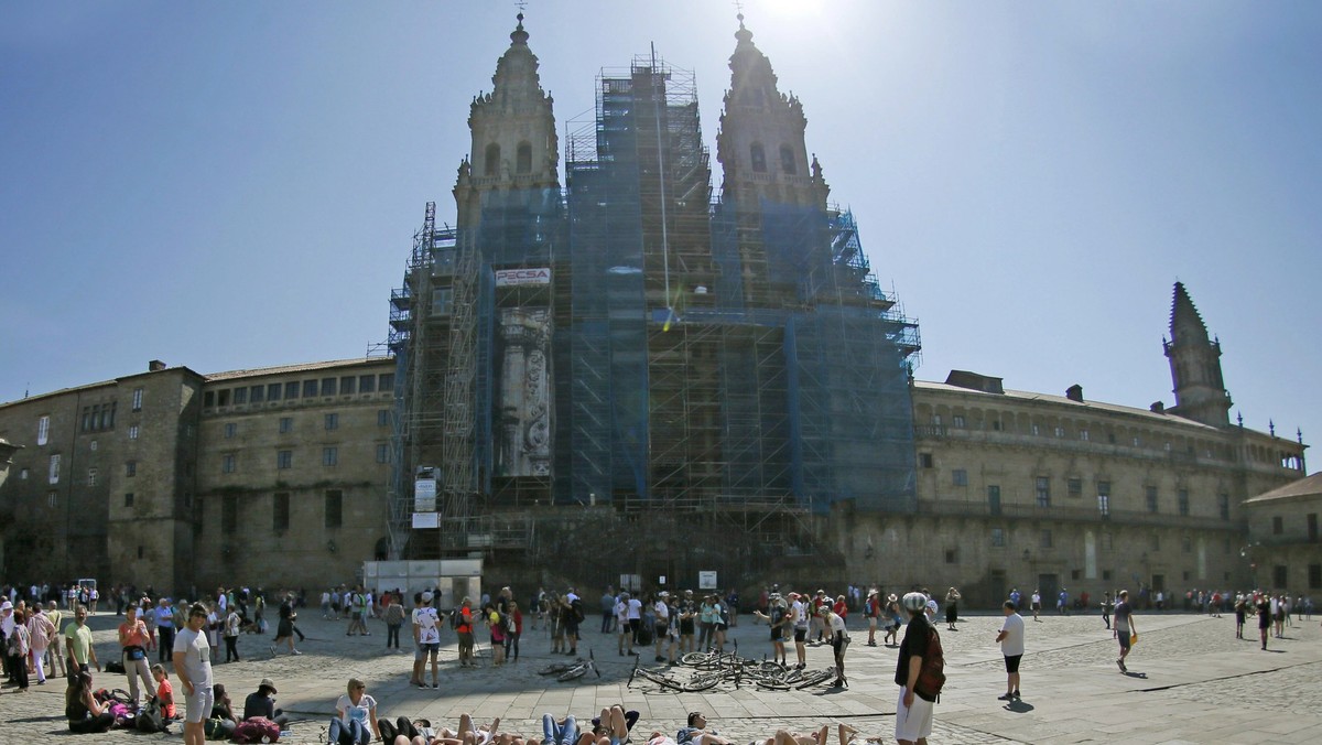 Władze hiszpańskiego miasta Santiago de Compostela przygotowują pozew przeciwko rodzinie gen. Francisco Franco w sprawie o kradzieży średniowiecznych rzeźb z miejscowej katedry. Według ratusza rodzina dyktatora miała je sobie przywłaszczyć przed ponad 60 laty.