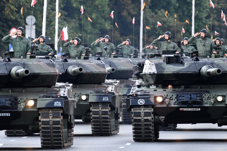 Przejazd czołgów Leopard 2 A5 podczas defilady z okazji Święta Wojska Polskiego (15.08.2018)