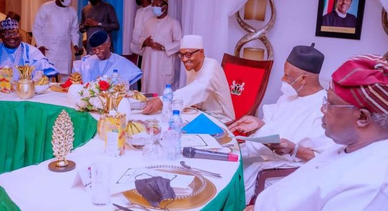 President Muhammadu Buhari,  Vice President Yemi Osinbajo, and APC chieftains had a cheerful dinner in Abuja on the night of Sunday, June 5, 2022. (Leadership)