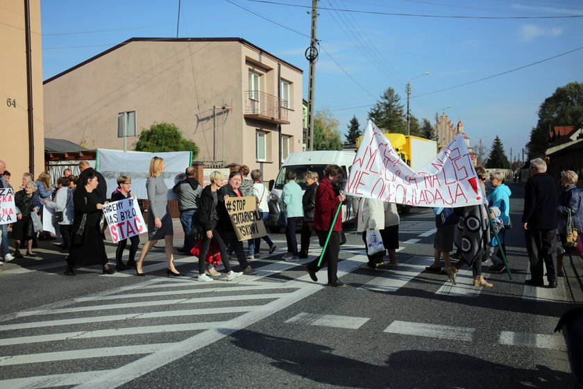 Mieszkańcy Brzezin protestują przeciw wysokim opłatom na cmentarzu 