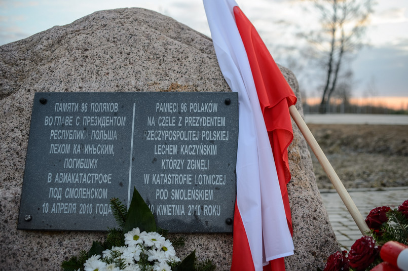 Miejscy katastrofy samolotu prezydenckiego Tu-154M w Smoleńsku. W 4. rocznicę katastrofy na miejscu tragedii odbyły się uroczystości z udziałem delegacji Rady Ochrony Pamięci Walk i Męczeństwa oraz polskiej ambasady w Moskwie.