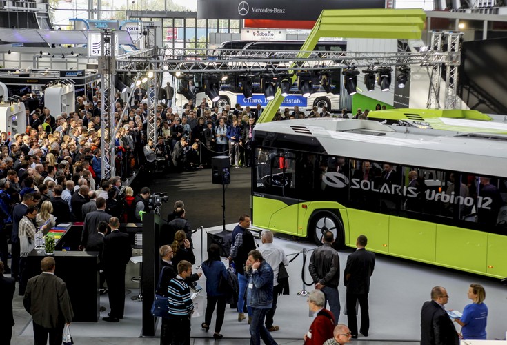 Jeżeli interesują Cię zagadnienia związane z transportem miejskim to musić też zobaczyć zdjęcia z targów TRANSEXPO w Kielcach. Swoją ofertę przedstawiło tam ponad sto firm z Austrii, Czech, Francji, Holandii, Niemiec, Szwecji, Słowacji, Włoch i Polski. <a href='http://forsal.pl/galerie/827481,zdjecie,1,miedzynarodowe-targi-transportu-zbiorowego-transexpo-w-kielcach-zdjecia.html' style='color: blue'> Solaris zaprezentował tam najnowsze wersje swoich autobusów serii Urbino. </a>
<br><br>(mgo) PAP/Michał Walczak