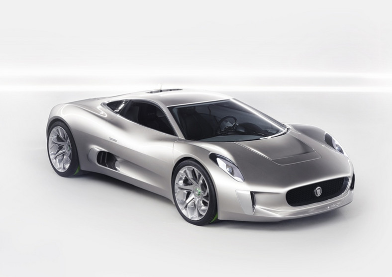 Jaguar C-X75 ma napęd turbinowy i do tego cztery inne silniki