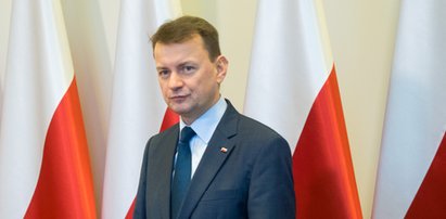 Błaszczak daje swoim podwyżki. Będzie nas to kosztowało 300 mln zł