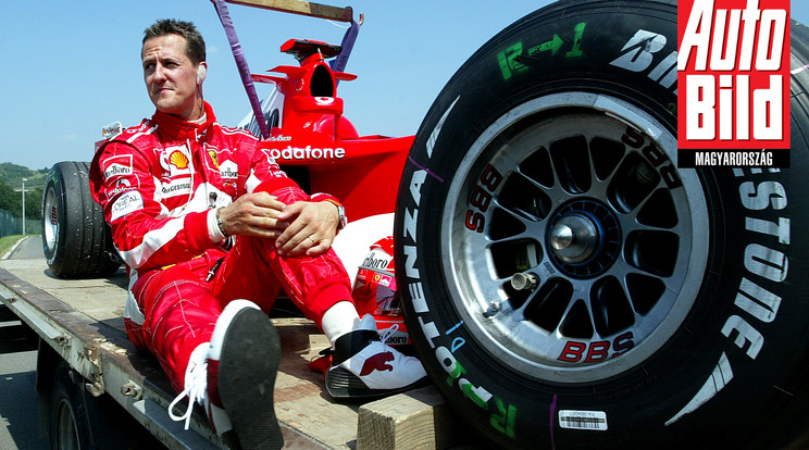 Michael Schumacher és az F1-es versenykocsija / Fotó: CZ