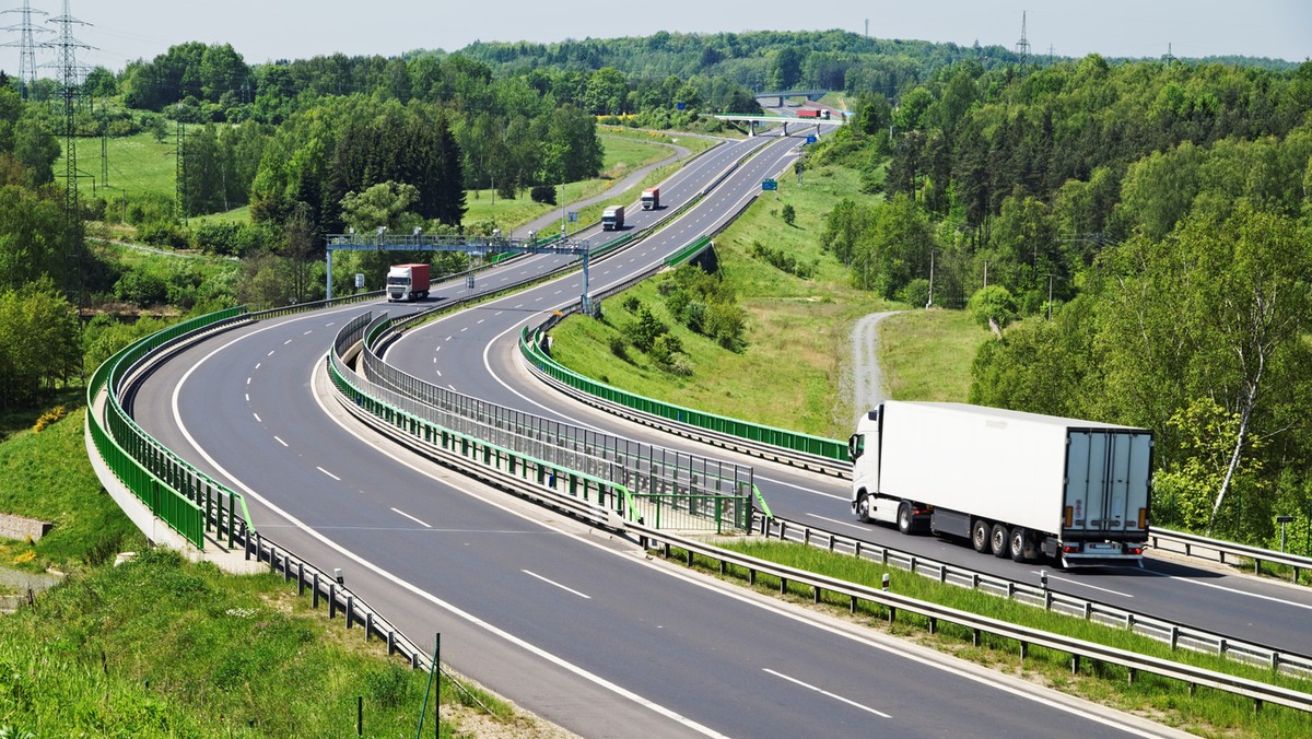 Toruńscy policjanci zatrzymali na autostradzie kompletnie pijaną mieszkankę województwa łódzkiego, która jechała autostradą w stronę Gdańska. Kobieta została przewieziona do aresztu. Jej półtorarocznym dzieckiem zajął się sprowadzony na miejsce ojciec.