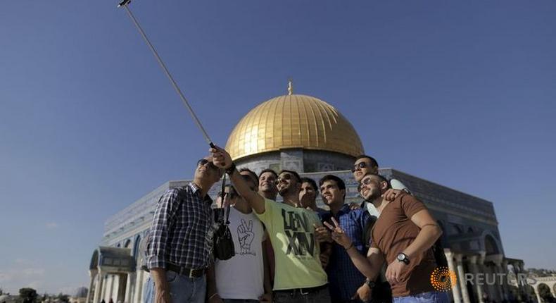 Palestinians connect to Jerusalem holy shrine with selfies