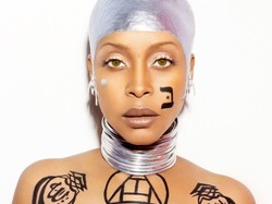 Erykah Badu śpiewa dla Damona Albarna, Flea i Tony'ego Allena