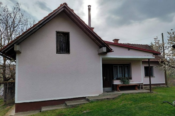 Kuća sa dvorištem i grejanjem za 35.000 evra: Hit oglas koji je "zapalio" društvene mreže