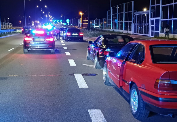 Krakowska drogówka zatrzymała uczestników nielegalnych wyścigów