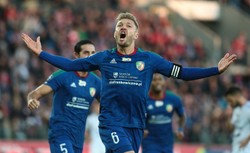 Ekstraklasa piłkarska. Miedź strzeliła "gola kontaktowego"