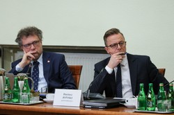 Skandal wokół wyborów kopertowych. Joński: Mit PiS-owców sypie się jak domek z kart