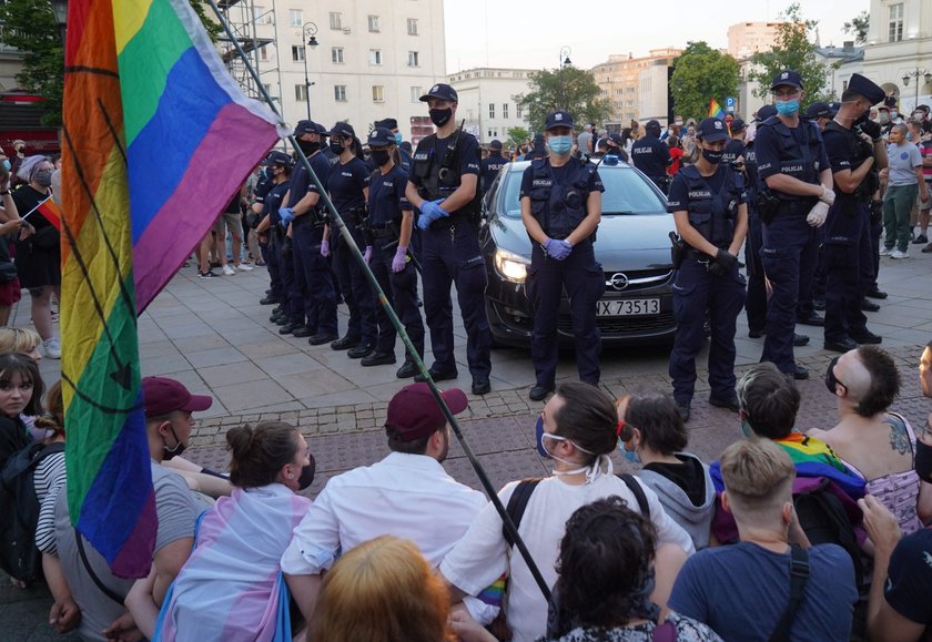 Małgorzata Rozenek-Majdan broni protestujących