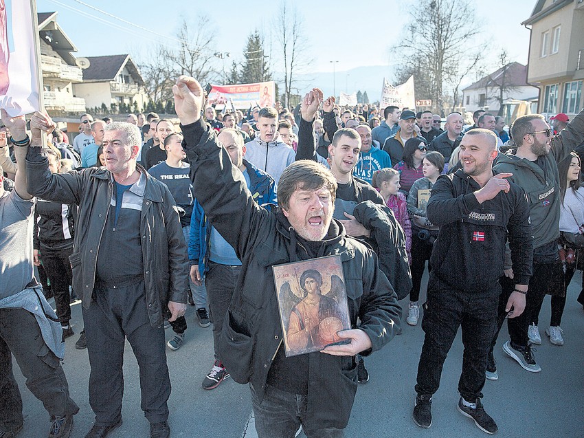 Građani širom Crne Gore četvrtkom i nedeljom izlaze na mirne proteste