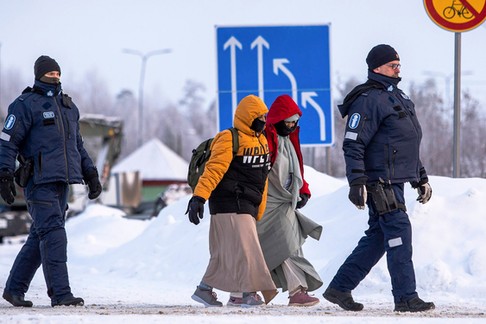 Finlandia zamknęła przejścia graniczne na swojej granicy z Rosją.