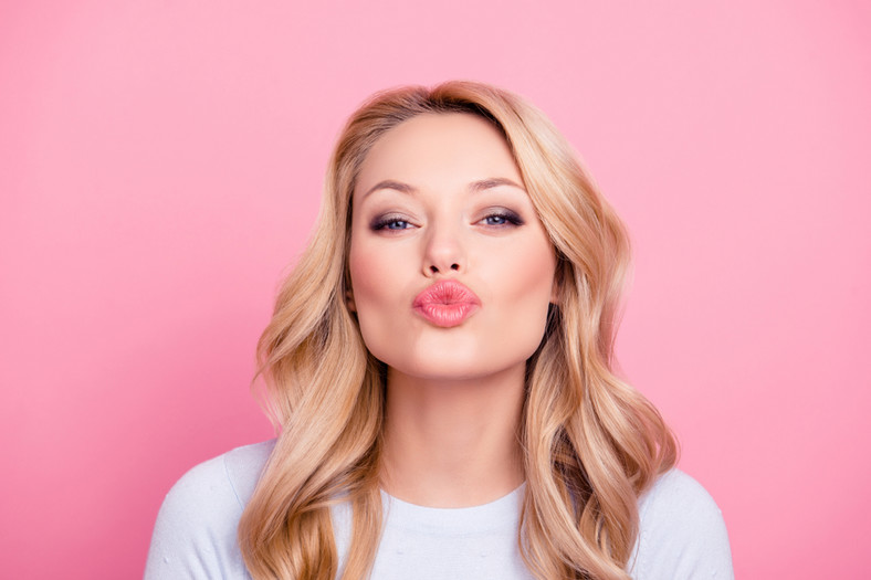 Różowe usta - trendy w makijażu wiosna-lato 2020