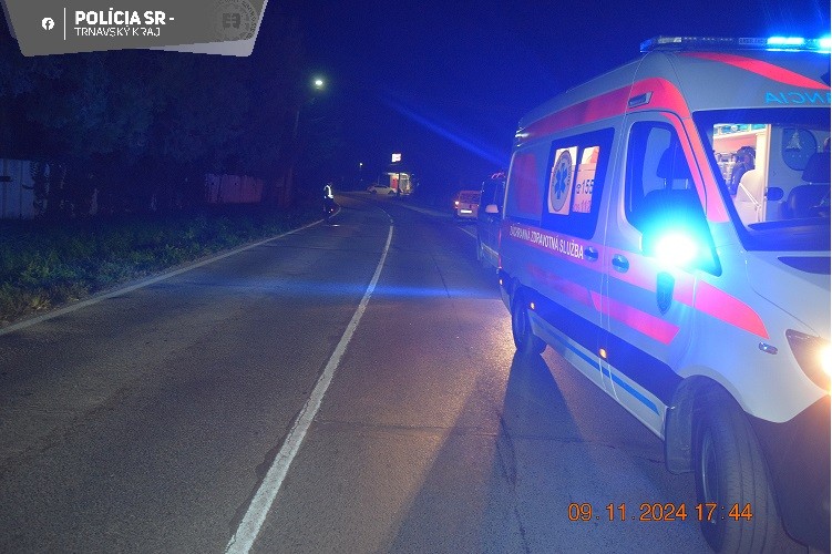 Chodca zrazilo v obci Vrakúň auto.