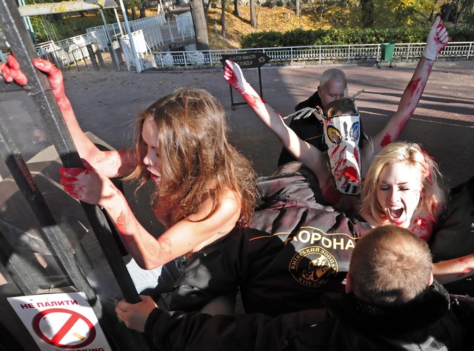 Aktywistki ruchu 'Femen' w kijowskim ZOO