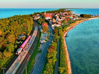 Lokomotywa wodorowa Pesy przejechała testowo we wrześniu 2023 r. ze składem pasażerskim trasę Gdynia–Hel–Gdynia.